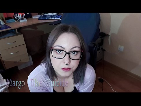 ❤️ Sexig tjej med glasögon suger Dildo djupt på kamera Pornvideo at sv.libporno.ru ❌