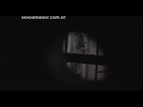 ❤️ Blondie blir hemligt videofilmad av en voyeur från grannskapet gömd bakom ihåliga tegelstenar Pornvideo at sv.libporno.ru ❌